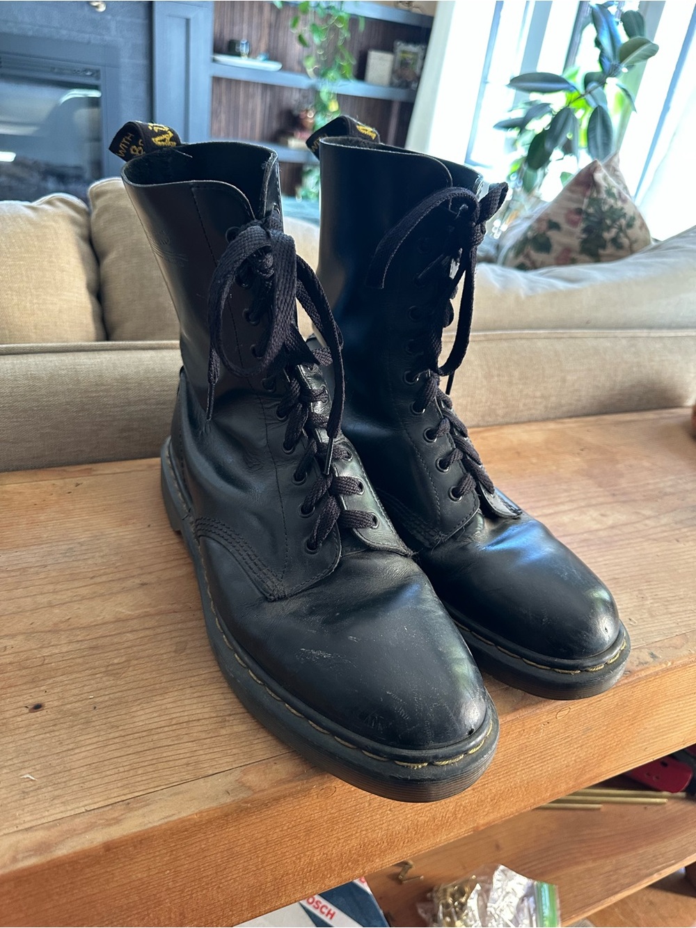 Dr. Martens 1490 Made In England 8 eye 12